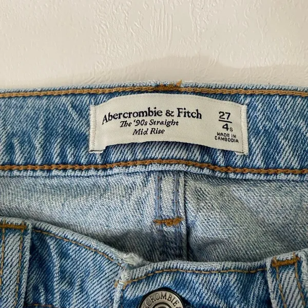 Abercrombie & Fitch 90s Straight Jeans 27/4 Mid Rise Raw Hem Light Wash - Image 4