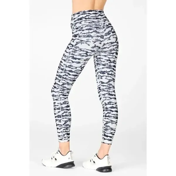 Fabletics small black and white abstract print 7/8 leggings - Image 4