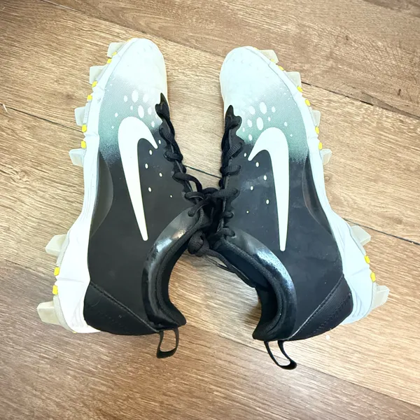 Nike Women's Size 9.5 Fastflex Baseball / Soccer Cleat - Image 4