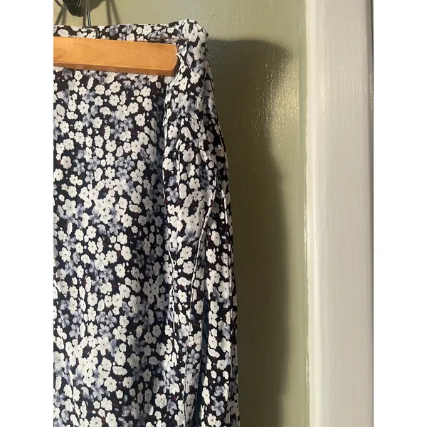 Abercrombie & Fitch Women's Size XS Midi Skirt Slit Front Black White Blue Ditsy - Image 7