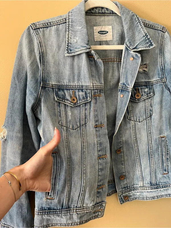 Old Navy Light Blue Distressed Denim Jacket - Image 4