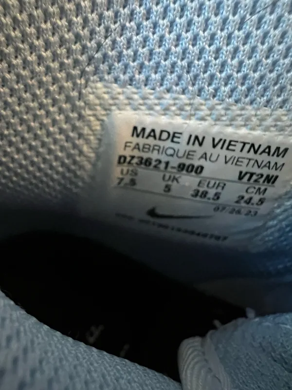 Nike Air Force 1 Women’s 7.5 Sneakers - Image 4