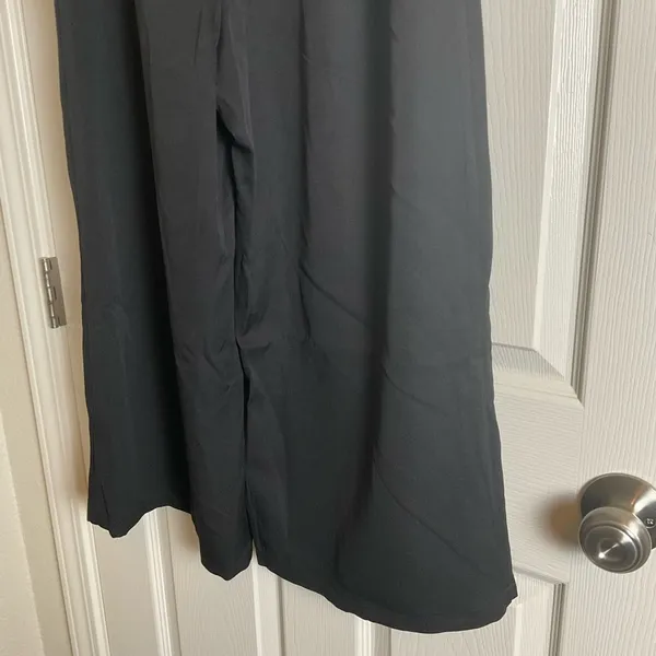 Lulumari Black Wide Leg Cropped Pants - Size Medium (NWT) - Image 5