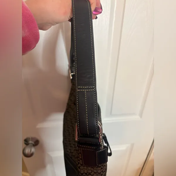 Vintage Coach Mini Soho hobo bag in a black and grey signature C monogram - Image 5