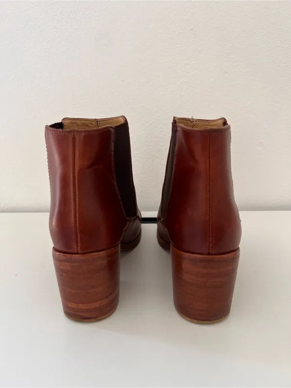 Nisolo Heeled Chelsea Leather Boot Size 8 - Image 9