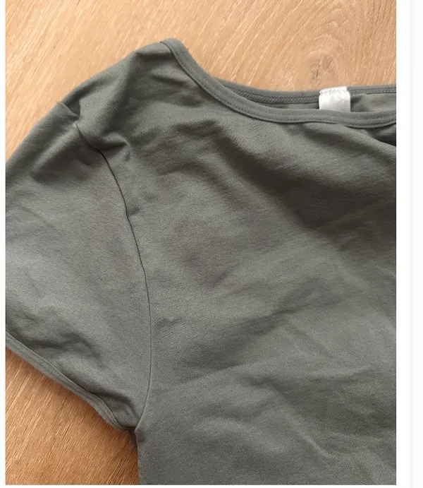 Gray Cropped Workout Tee Size Small - Image 4