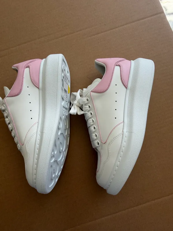 Alexander McQueen Sneakers Oversized - Image 2