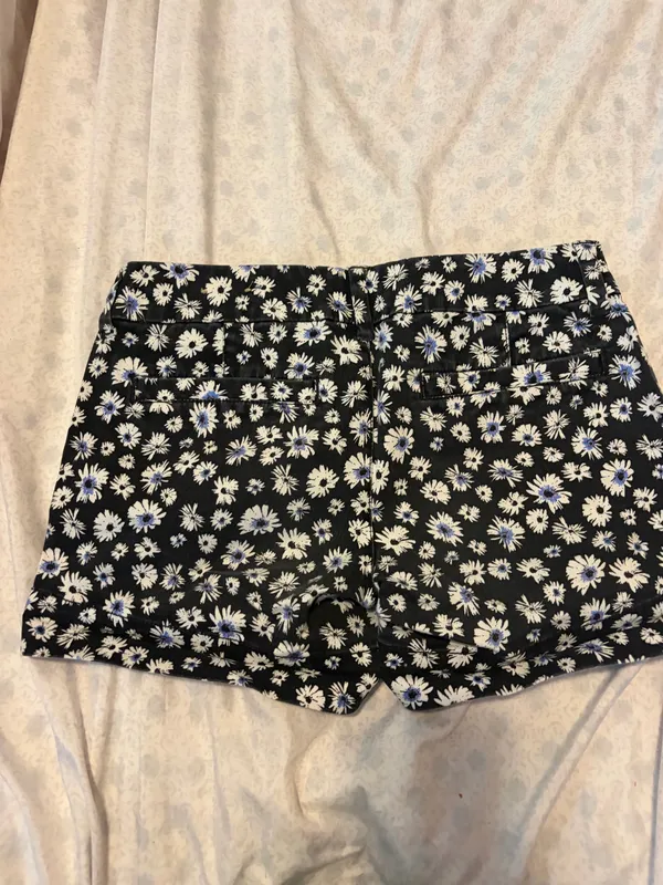 American eagle midi stretch flower shorts  - Image 5