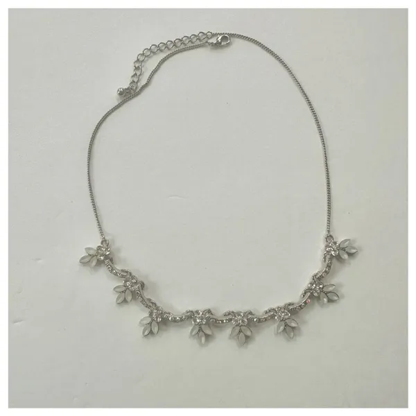 Rhinestone multi leaf choker necklace Silver - Image 11