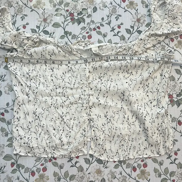 H&M White and black Floral Ruffle trimmed top set piece Size XXL - Image 6
