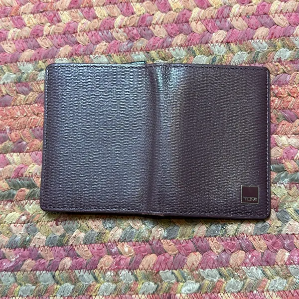 Tumi Monaco Gusseted Card Case Maroon Black Fold Id Wallet - Image 4