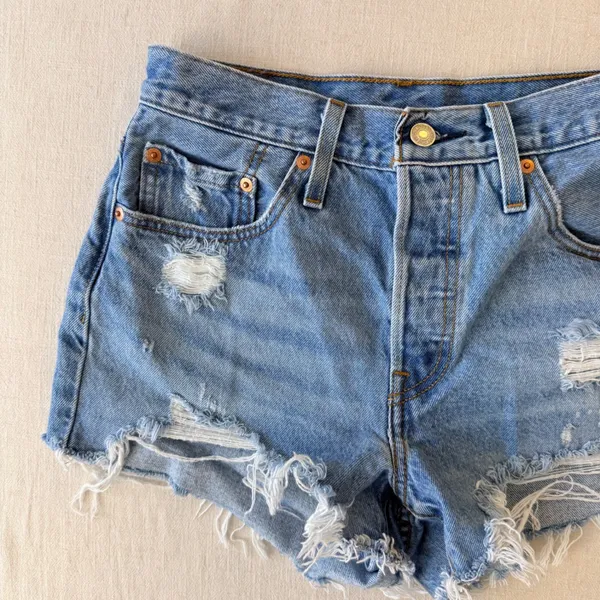 Levi's 501 Original Distressed Cut Off Denim Shorts Womens 27 Light Wash Blue - Image 3