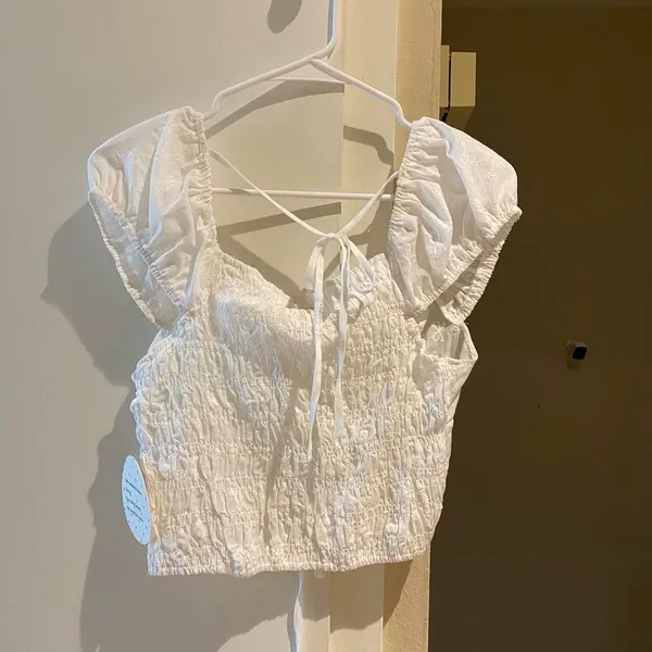 NWT Passport White embroidered Tie-Front Crop Top with square neckline, size M - Image 2