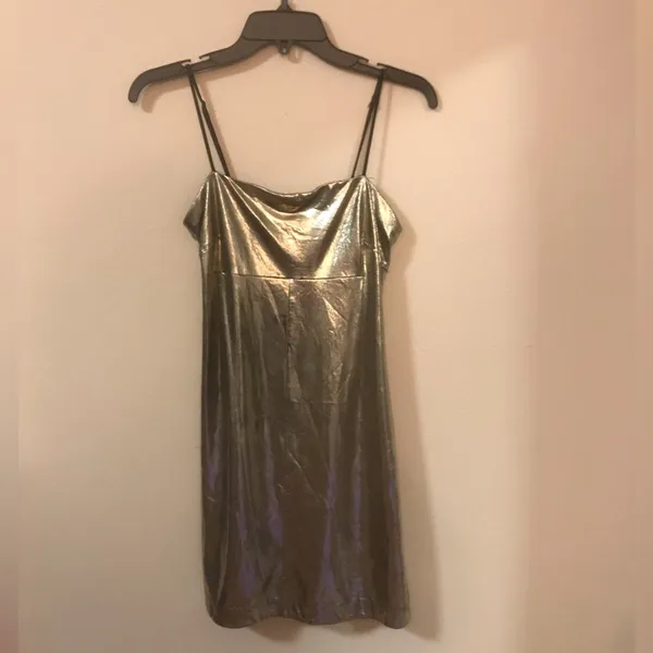 Silence + Noise PARTY /PROM DRESS GOLD COLOR SOFT DRESS ABSOLUTELY GORGEOUS - Image 5
