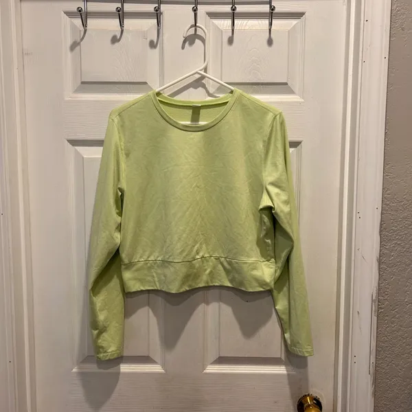 Old Navy Active Cozecore Lime Green Cropped Long‎ Sleeve Cutout Back Top Large - Image 2