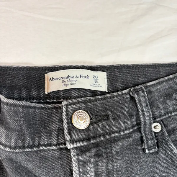 Abercrombie & Fitch womens skinny high rise black cropped denim jeans Sz 6, 28 - Image 2