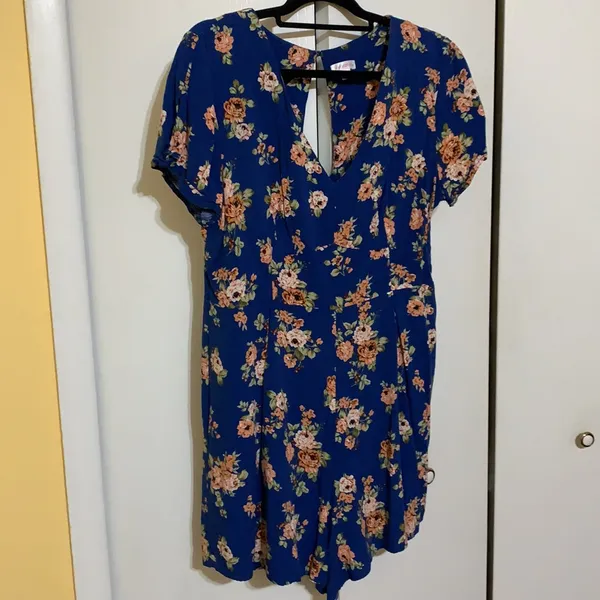 Floral romper Size XL - Image 4