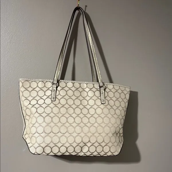 Nine West Cream and Pink Totes Elegant and Spacious - Image 3