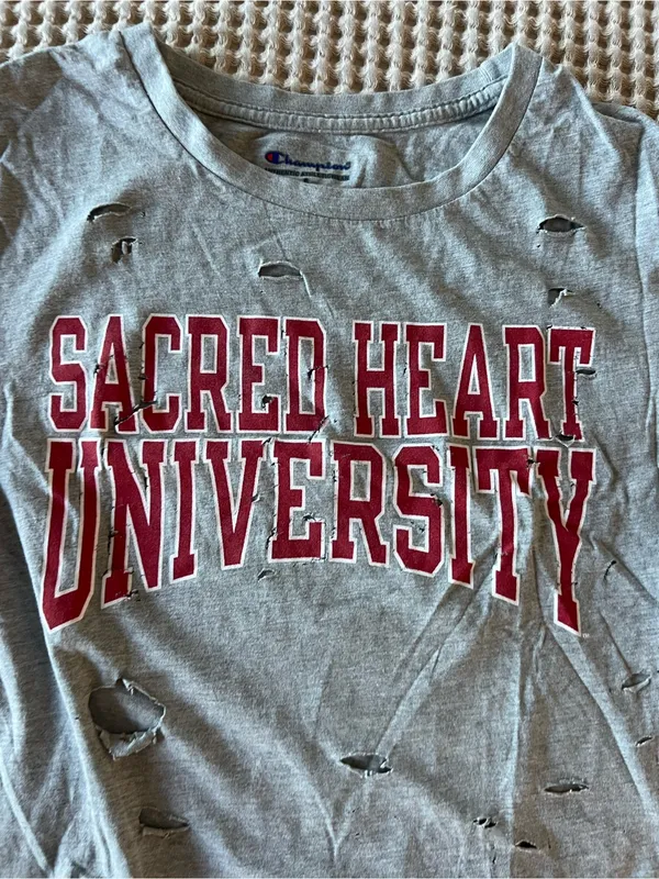 Champion Gray Crop Top with Maroon Sacred Heart University Print - Image 4