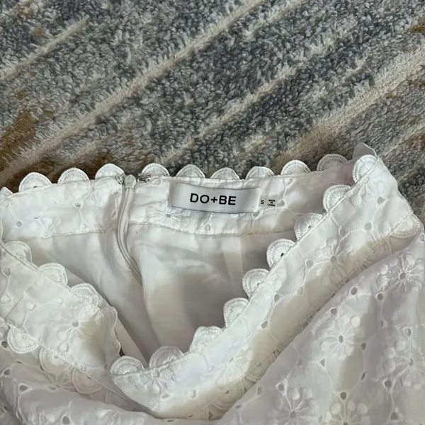 DO+BE White Ruffle Shorts - Image 3