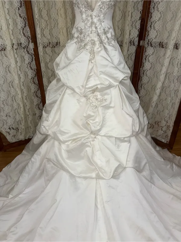 Stunning New David’s Bridal Beaded Ball Gown Wedding Gown - Image 6