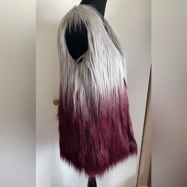 Lisa Rinna Collection Faux Fur Ombré Vest Size Medium. Silver/ maroon - Image 5
