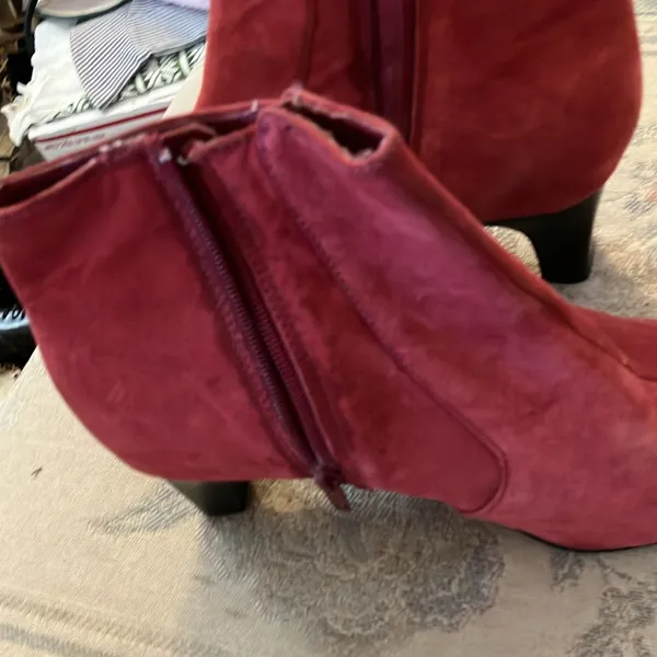 FINAL MARKDOWN Ladies suede booties 8 1/2 wide Size 8.5 - Image 2
