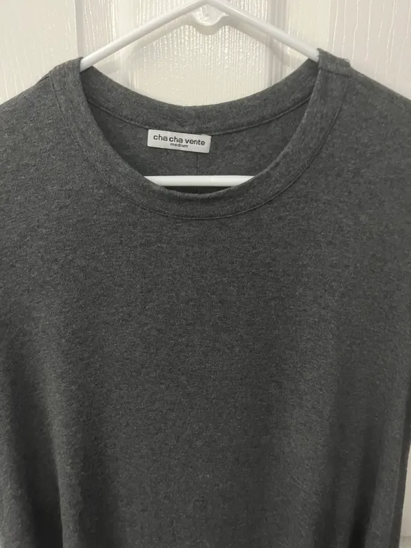 cha cha vente size medium grey short sleeve top - Image 3