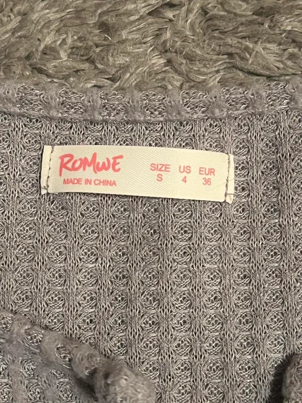 Grey cropped long sleeve top #winterwear No flaws Romwe size S - Image 4