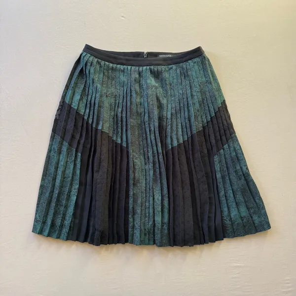 Banana Republic Pleated Small Floral Print Skirt - Image 5