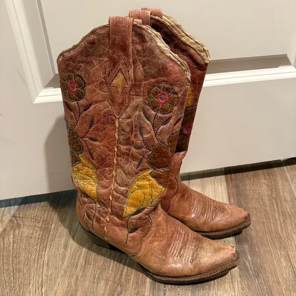 Corral Boots Women's Daisy Overlay Snip Toe Western Boot - Image 2