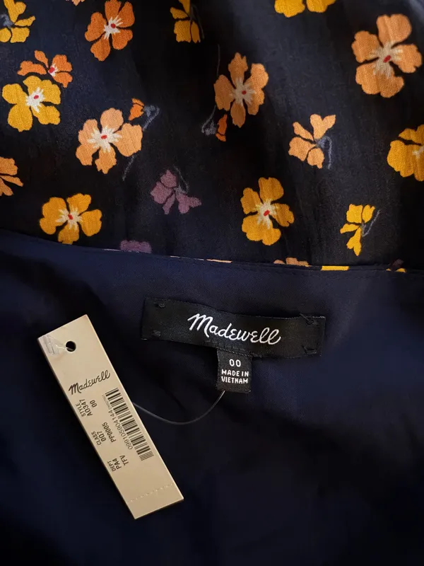 NWT! Madewell Navy Floral Button Dress - Image 6