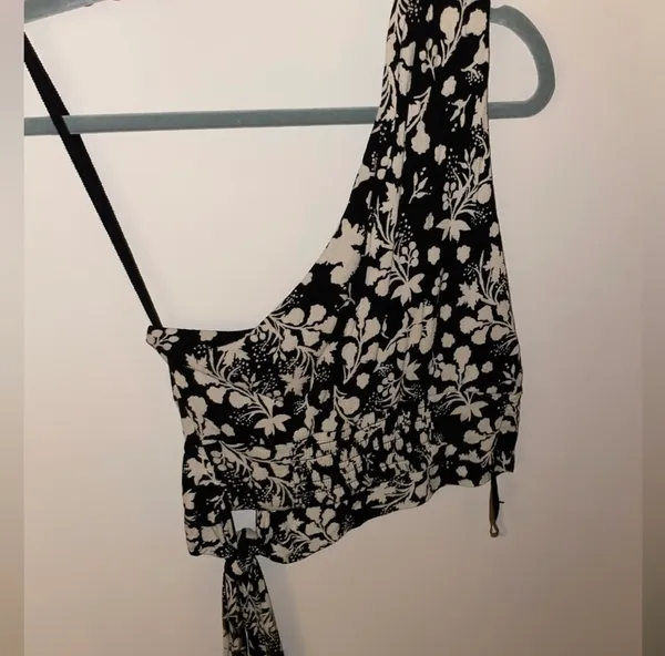 one shoulder black and white floral top - Image 3