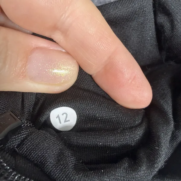 Lululemon Size-12 Womens Runderful Black Heather 1/2 Zip Pullover‎ Sweater - Image 2