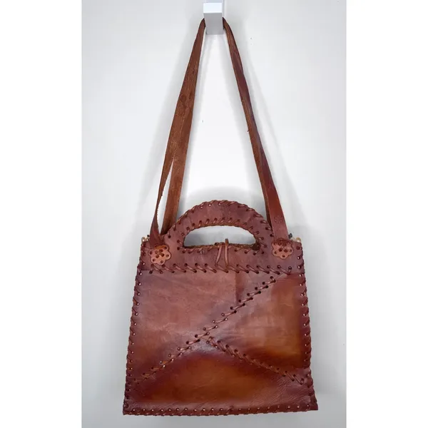 1970s Brown Tooled Leather Sculpted 3D Flower Boho Artisan Shoulder Bag - Image 4