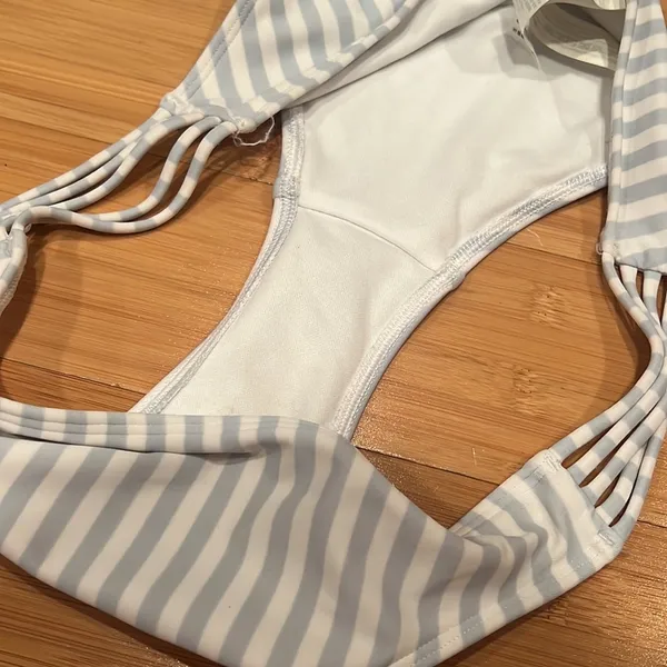 Hollister Blue and White Striped Women’s Bikini Set - Image 3