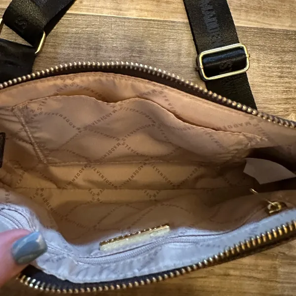 Steve Madden Adjustable Crossbody/ Shoulder Bag - Image 7