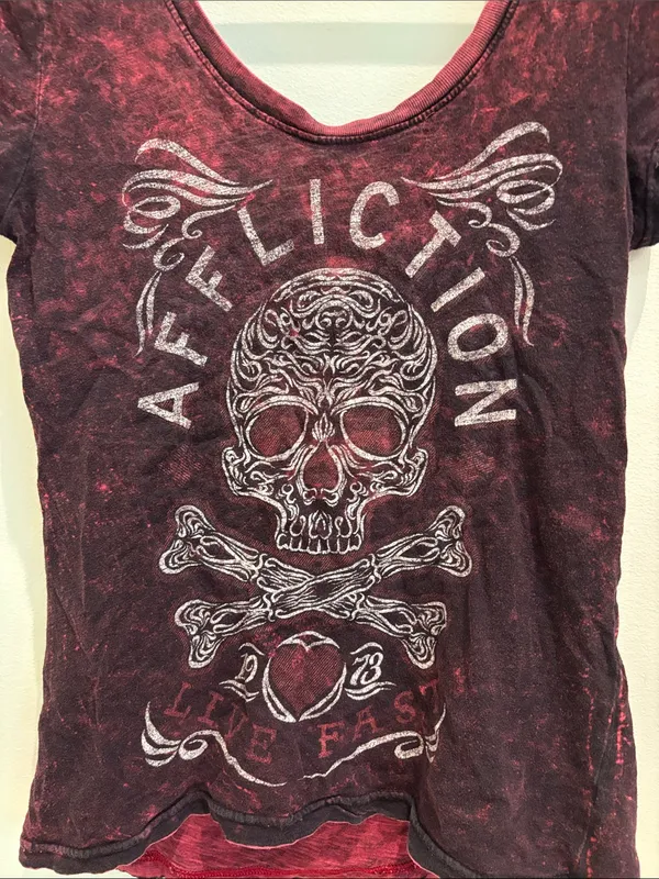 Affliction Women’s Tee Cutout Red Graphic Skull Shirt Size Small - Image 2