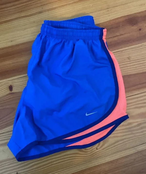 Nike Dri Fit  Size Large - Image 3