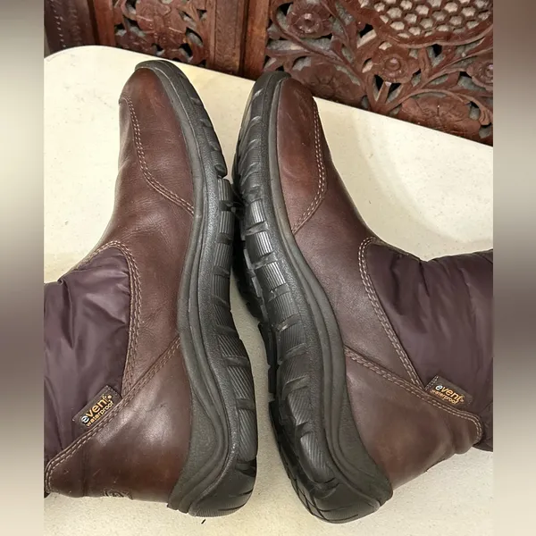 UGG Boots Womens 7 MATILDA 1904 Brown Vibram Puffer Quilted Waterproof - Image 12