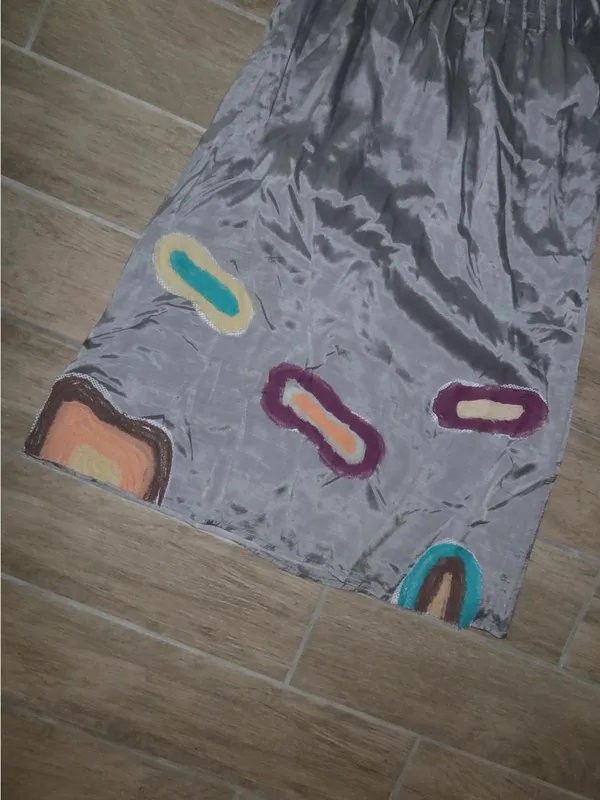 Gray satin short sleeve dress - Image 4
