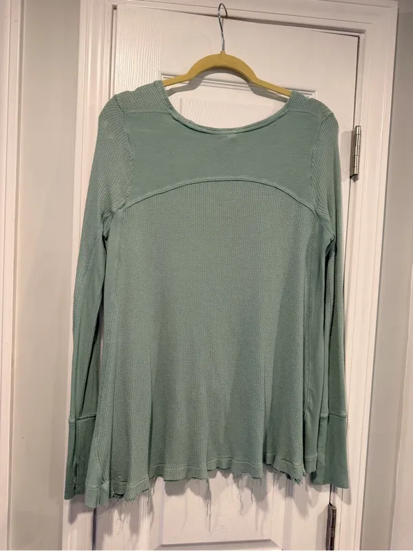 Free People We The Free Size XS Thermal Knit Top Sage Green Raw Hem Long Sleeve - Image 6