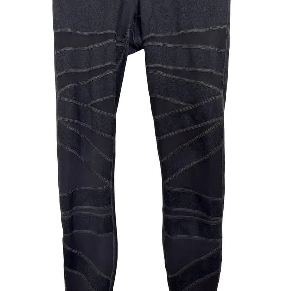 Lululemon High Rise Mesh Strappy Leggings Black Snakeskin Embossed Womens 4‎ - Image 4