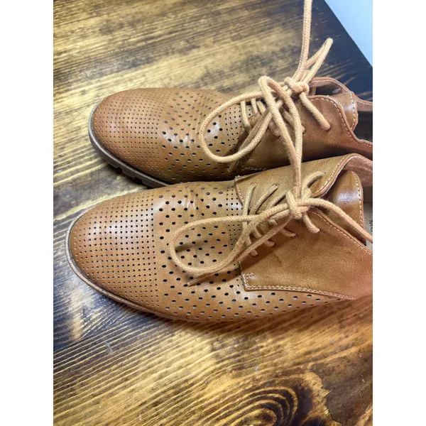 White‎ Mountain Tan Perforated Loarfers Size 8.5 - Image 3