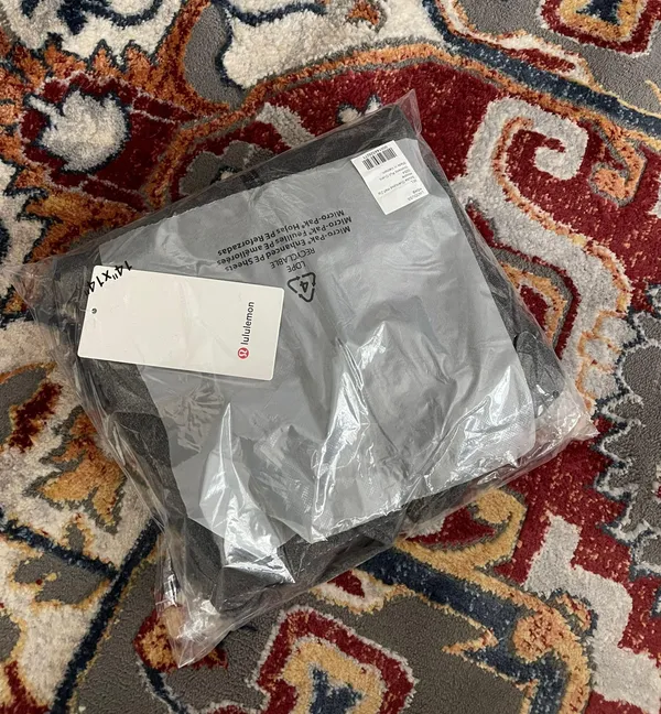 Lululemon scuba oversized half zipper hood sweater NWT. Color in heathered speckled black in original package. Size M/L item coming with one free shopping bag - Image 10