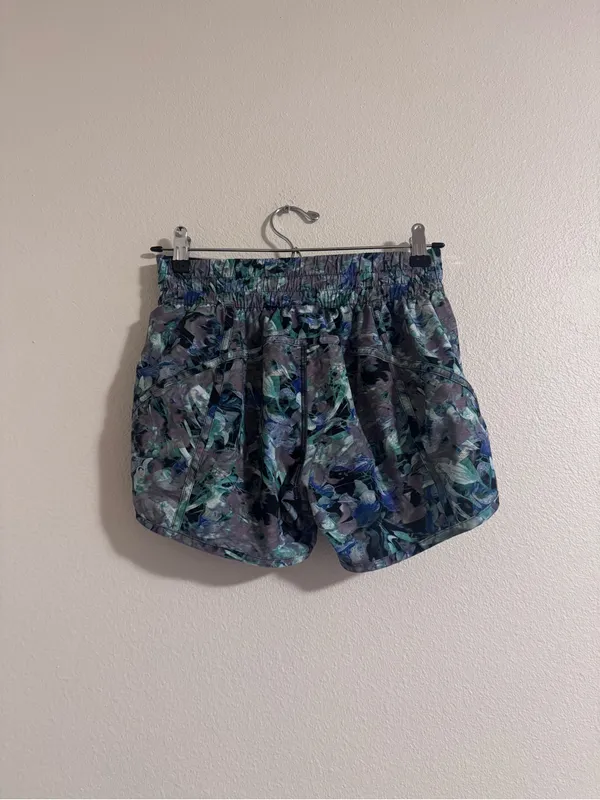 lululemon athletica Women's Blue-Green Floral Running Shorts - Image 2