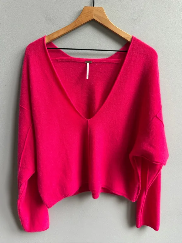 Free People Solitaire 100% Cashmere V-Neck Sweater in Raspberry Hot Pink Small - Image 2