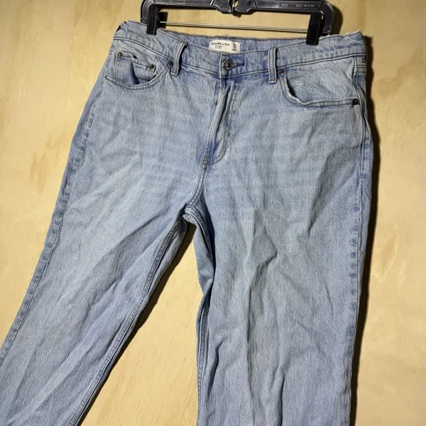Abercrombie & Fitch The Baggy Low Rise Jeans Womens 32 14R Light Wash Cuffed - Image 2