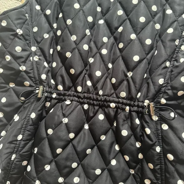 Croft & Barrow Black Quilted Vest with White Polka Dots - Image 5