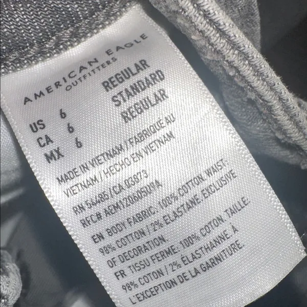 American Eagle Outfitters MOM jeans Light Gray Denim size 6 regular distressed - Image 5